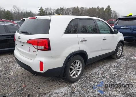 2015 Kia Sorento Lx z USA, uszkodzony, nr VIN 5XYKTCA61FG650057